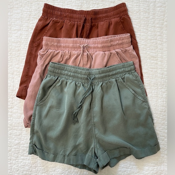 Universal Thread high rise relaxed fit shorts size small - Picture 1 of 10